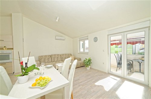 Photo 2 - Apartment Hennion / Two Bedrooms A1 Leona