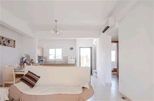 Photo 14 - Modern and Spacious 2 bed Apartment in Peyia