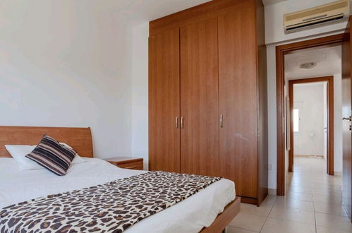 Photo 2 - Spacious and Modern 2 bed Apartment in Peyia