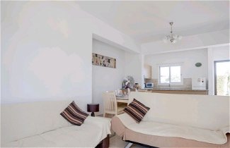 Photo 3 - Modern and Spacious 2 bed Apartment in Peyia