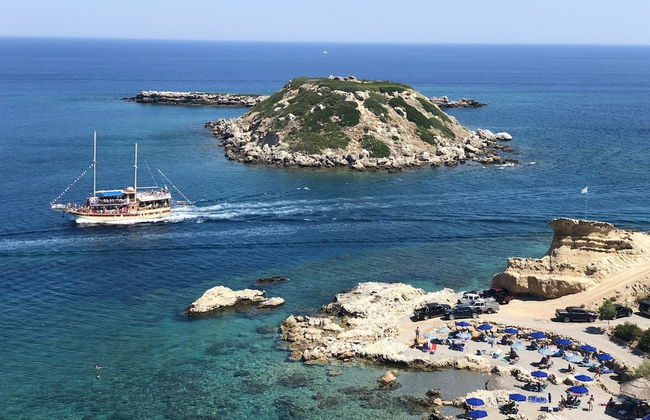 Grande Blue Suites with private bay - Photo 12