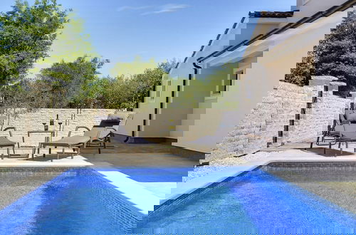 Photo 15 - Modern Villa in Marcana With Pool and Terrace