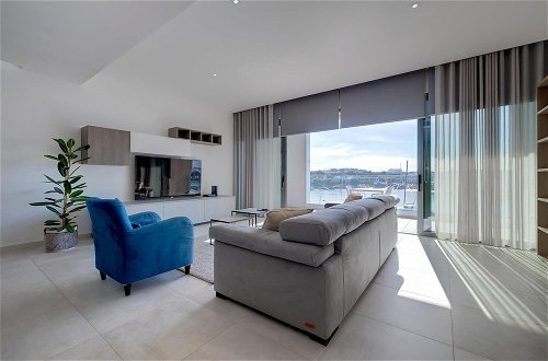Foto 12 - Luxury Apartment With Valletta and Harbour Views