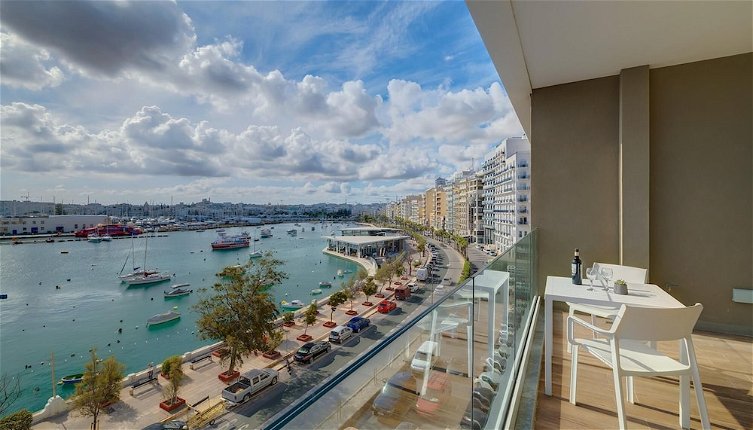 Photo 1 - Luxury Apartment With Valletta and Harbour Views