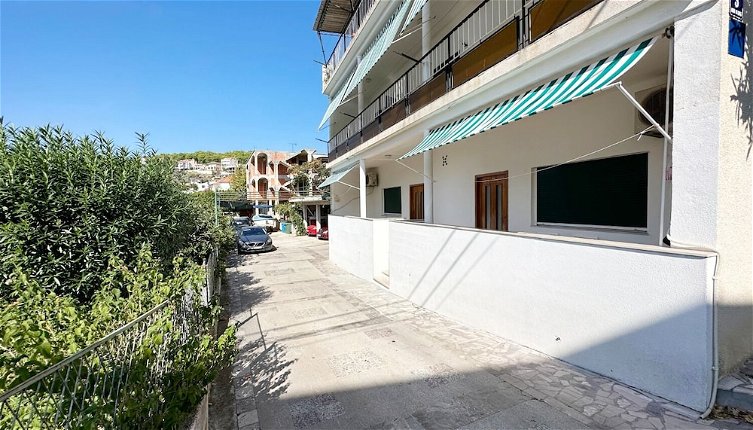 Photo 1 - Kaza - 50m From the Beach With Parking - A2