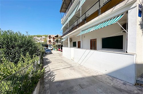 Photo 1 - Kaza - 50m From the Beach With Parking - A2