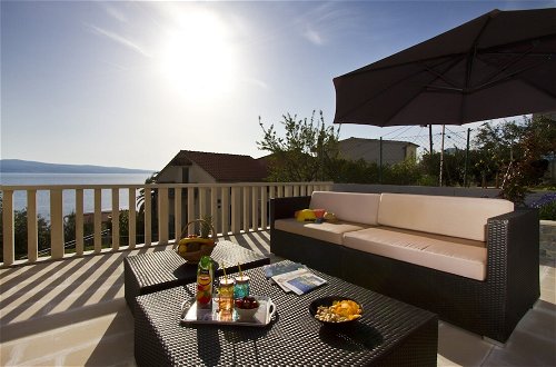 Foto 22 - Luxury Apartment With Pool, Large Patio & sea View
