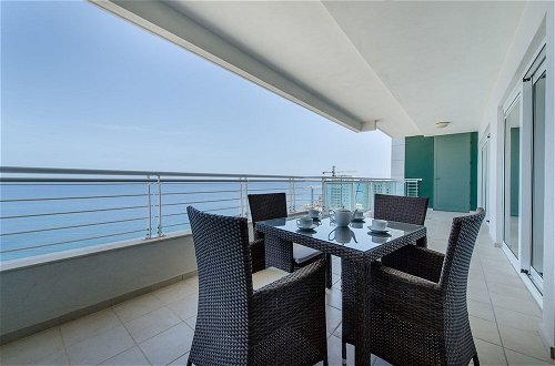 Photo 16 - Seafront Luxury Apartment Incl Pool