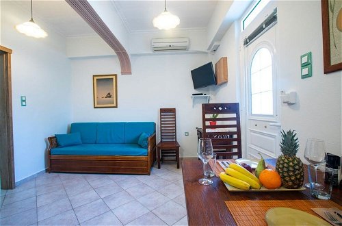 Photo 19 - Captivating Bougainvillea Apartment in Panormos