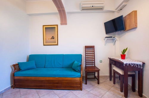 Photo 14 - Captivating Bougainvillea Apartment in Panormos