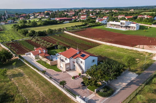 Photo 40 - Luxurious Villa in Lavanda in Kanfanar With Private Pool