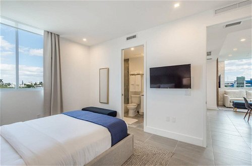 Photo 25 - Luxury 2 Bedroom apt in Miami Beach