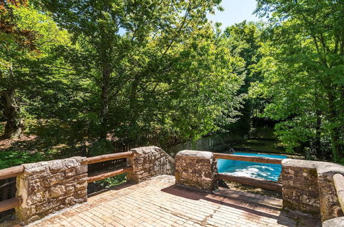 Photo 12 - Spacious Holiday Home With Shared Pool