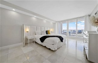 Photo 3 - Modern and Bright Penthouse With Ocean View