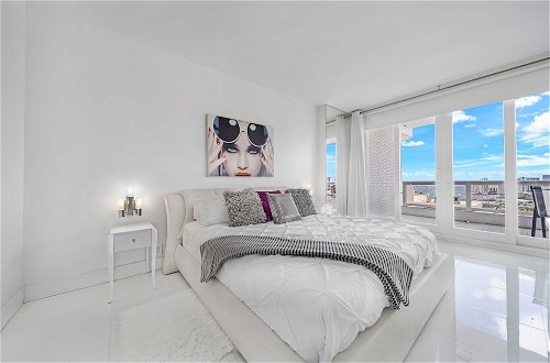 Photo 10 - Modern and Bright Penthouse With Ocean View