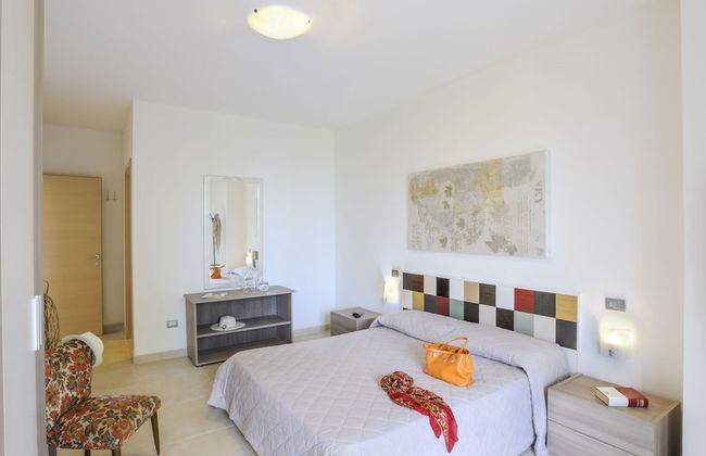 Spacious Villa With Pool - Photo 11
