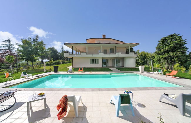 Sunny Stay in Tavullia Hills - Photo 21