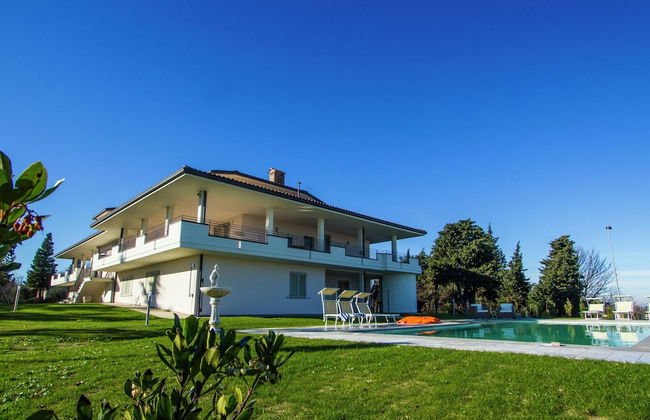 Sunny Stay in Tavullia Hills - Photo 14