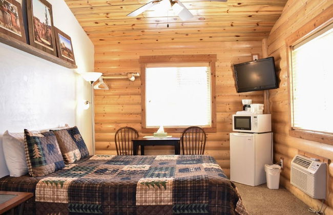 Bryce Country Cabins - Photo 13