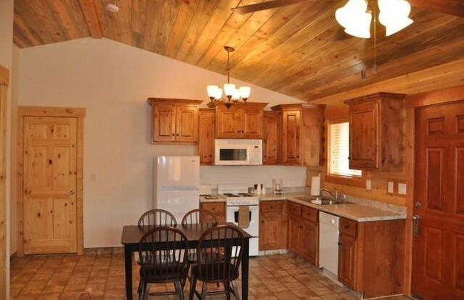 Bryce Country Cabins - Photo 27