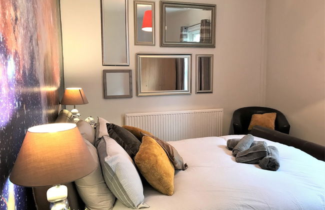 Central Wigan Welcoming Townhouse Sleeps up to 6 - Foto 3