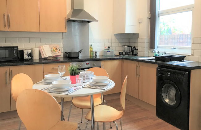 Central Wigan Welcoming Townhouse Sleeps up to 6 - Foto 16