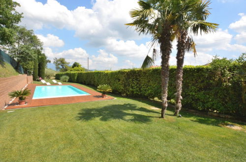 Photo 13 - Rustico Villa Marciaga With Pool