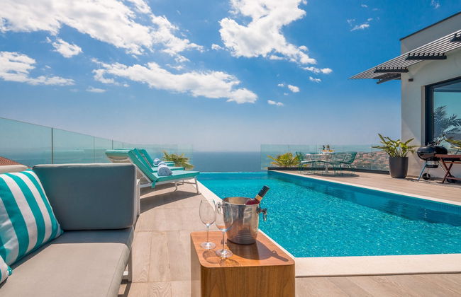 Luxury Villa Riva with Infinity Pool - Foto 33