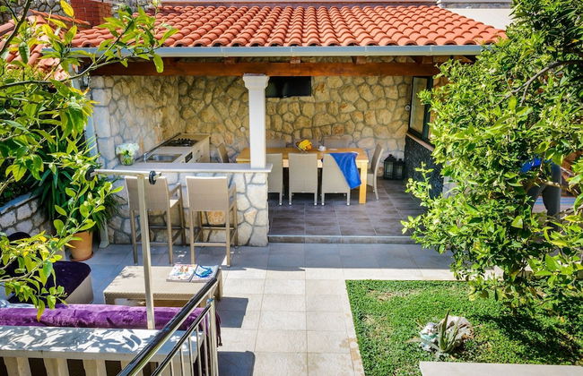 Holiday Home with Private heated Pool, Sea view & Basketball Court - Foto 28