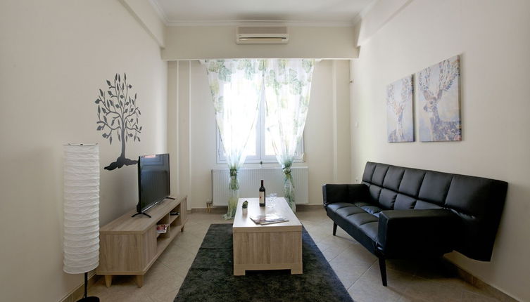 Foto 1 - Comfortable Apartment At The Foot of The Odeon of Herodes Atticus