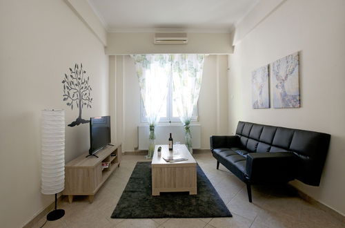 Foto 1 - Comfortable Apartment At The Foot of The Odeon of Herodes Atticus