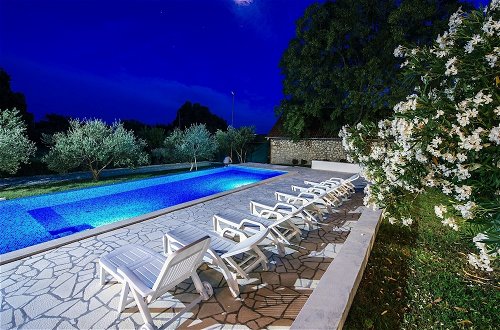 Photo 22 - Spacious Holiday Home With Private Infinity Pool, Superb Garden, Terrace, Bbq,
