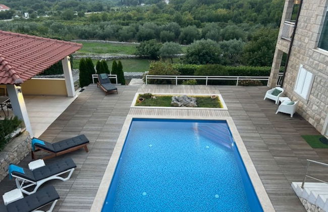 Villa Oasis Cypress - Photo 37