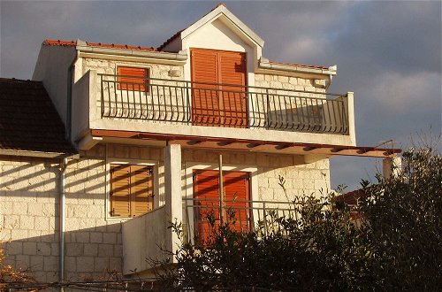 Photo 16 - Charming Apartment in Okrug Donji Near Sea