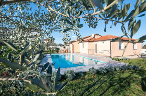 Photo 1 - Olive & Lavender villa with pool