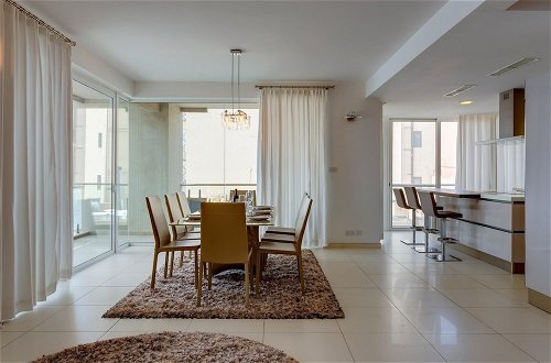 Foto 47 - Contemporary Luxury Apartment With Valletta and Harbour Views