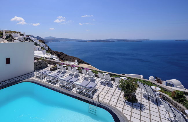 Nikos Villas Hotel in Oia Santorini - Foto 1