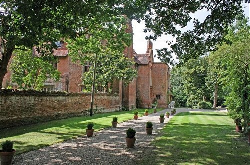 Photo 29 - Breathtaking Elizabethan Manor House