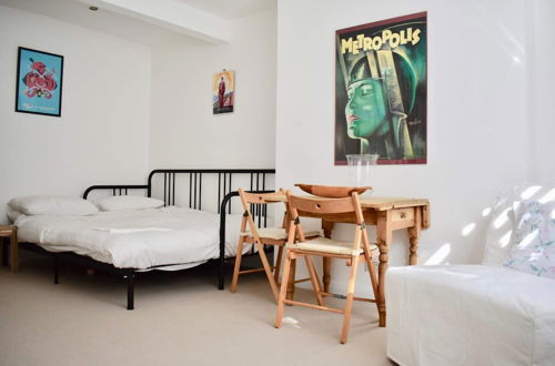 Photo 2 - Trendy Studio Flat in Kemptown Village