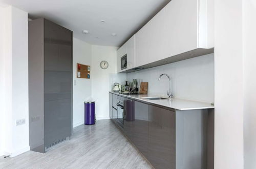 Photo 8 - Sleek, Modern Flat in the Centre of the Town