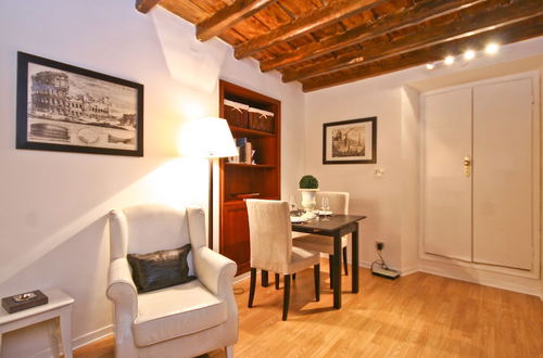 Photo 9 - Rental in Rome Romantica Studio