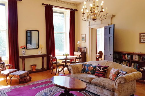 Photo 15 - Classy Historic Edinburgh Apartment