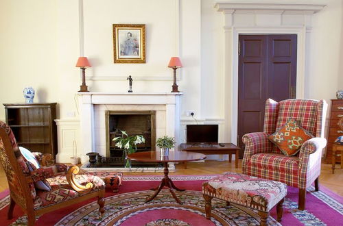 Photo 1 - Classy Historic Edinburgh Apartment