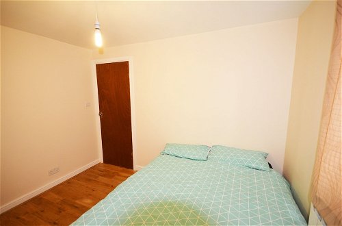 Photo 10 - London Luxury 7 Bedroom Holiday Let