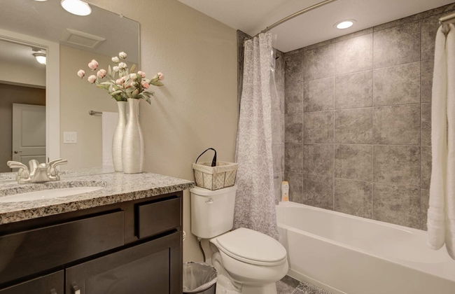 Marbella Lane Executive Townhome, 20 mins to Boulder - Foto 5