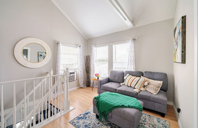 Wonderful Getaway Houston 2BR w/Balcony Views - Foto 10