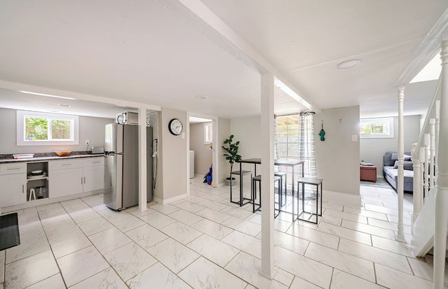 Wonderful Getaway Houston 2BR w/Balcony Views - Foto 22