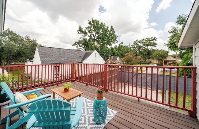 Wonderful Getaway Houston 2BR w/Balcony Views - Foto 27