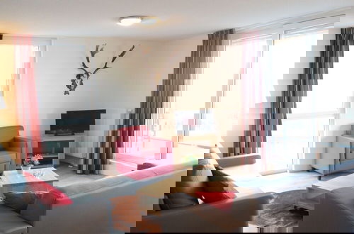 Photo 7 - Spacious, Modern Apartment Near the Centre