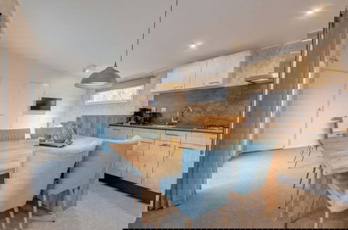 Foto 6 - Modern Chalet With Dishwasher Near the Beach